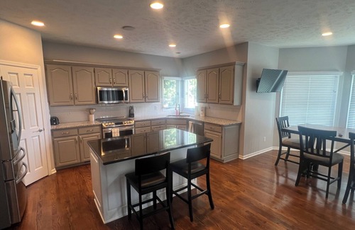 Omaha Casa | 199 a night for Labor Day Weekend! Walk to Tiburon Golf!