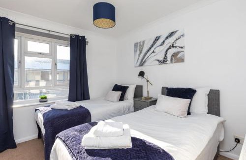 Crawley City Centre Casa | 19A The Broadwalk - Cozy 1BR in the Heart of Crawley near GATWICK Airport great for contractors and flight crew students