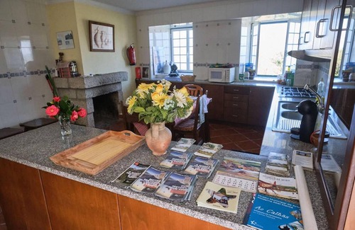Vila Ruiva Cabaña | 19th Centry Farmhouse Getaway - Sleep 12-14 W/pool