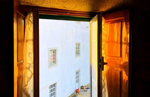 Vila Ruiva Cabaña | 19th Centry Farmhouse Getaway - Sleep 12-14 W/pool