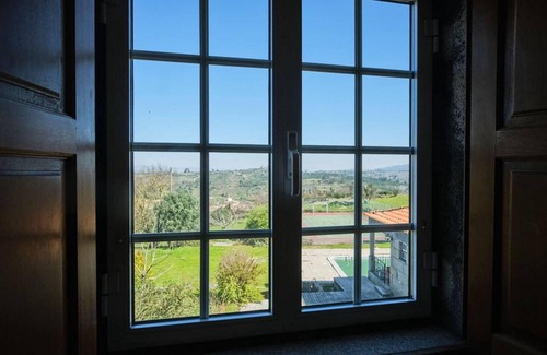 Vila Ruiva Cabaña | 19th Centry Farmhouse Getaway - Sleep 12-14 W/pool
