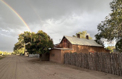 Cerrillos Casa | 19th Century casita & historical little town for the whole family! -sleeps 6