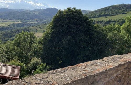 Rentieres Casa | 19th century school overlooking the valley