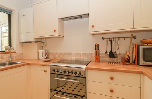 Corsham Casa | 1A ERNESTON CRESCENT, pet friendly, with a garden in Corsham