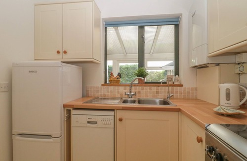 Corsham Casa | 1A ERNESTON CRESCENT, pet friendly, with a garden in Corsham