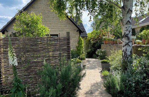 Corsham Casa | 1A ERNESTON CRESCENT, pet friendly, with a garden in Corsham