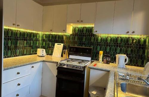 Bankstown Casa | 1A Modern Vintage Single & King size Rooms