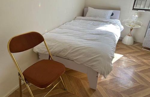 Bankstown Casa | 1A Modern Vintage Single & King size Rooms