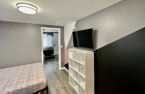 Tantalus Casa | 1A Newly Renovated One bedroom/Parking/Wi-Fi/kitchen