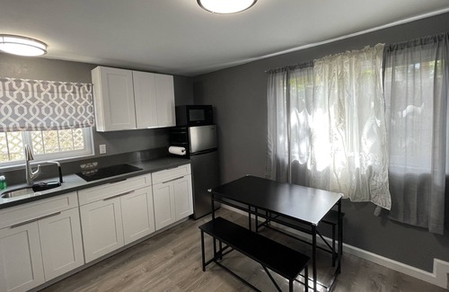 Tantalus Casa | 1A Newly Renovated One bedroom/Parking/Wi-Fi/kitchen