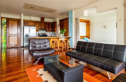 Naranjos Agrios Condominio | SUITE CONDOMINIO 1B / 1Den con impresionantes vistas al lago