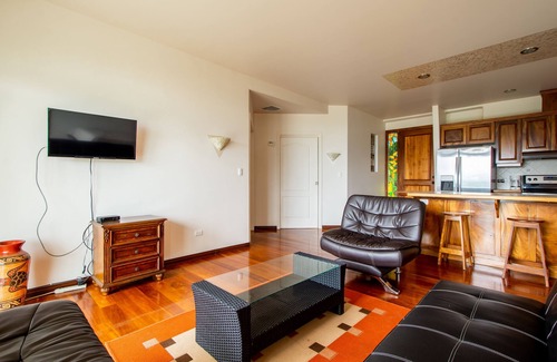 Naranjos Agrios Condominio | SUITE CONDOMINIO 1B / 1Den con impresionantes vistas al lago
