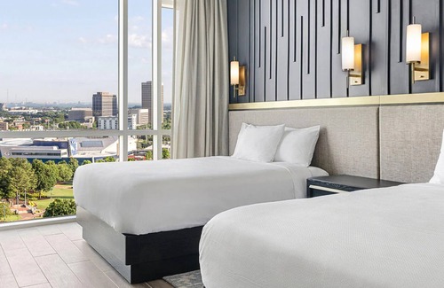 Castleberry Hill Complejo | 1b resort suite big-city living with Southern charm