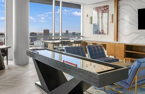 Castleberry Hill Complejo | 1b resort suite big-city living with Southern charm