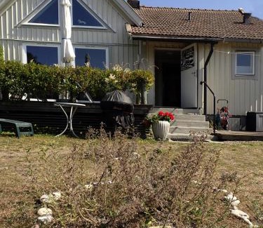 Byxelkrok Casa | 1B, Stuga m havsutsikt & 50m till strand