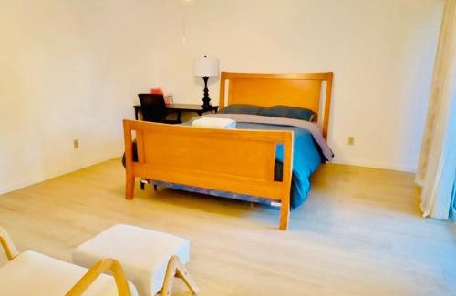 Rancho Cucamonga Casa | 1b1b Private and quiet sun roomA