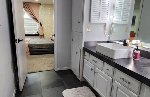 West San Antonio Cabina | 1b1b suite near medical center SA