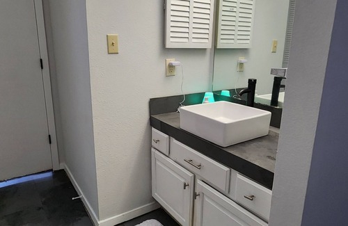 West San Antonio Cabina | 1b1b suite near medical center SA