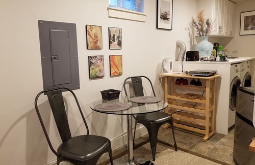 East Queen Anne Casa | 1Bd/1Bth w/kitchenette, 1 mile to Space Needle, 75 walk score, free parking