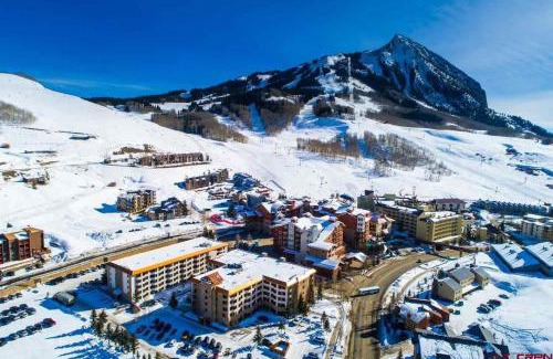 Crested Butte Casa | 1bd 274 Perfect Location with Pool and Hot Tub