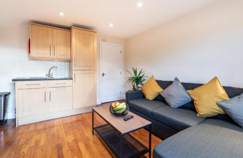 Bush Hill Park Apartamento | 1bd apt for 2-4. New flooring & furnishings