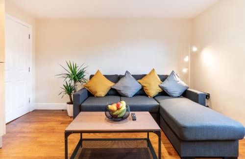 Bush Hill Park Apartamento | 1bd apt for 2-4. New flooring & furnishings