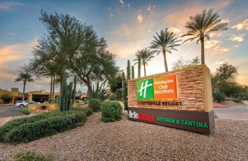 North Scottsdale Condominio | 1BD condo with pools, activities center, etc. onsite in Scottsdale