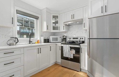 Delta Casa | 1BD Cute Coach Home B in Delta!