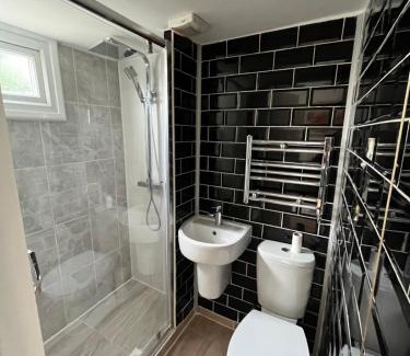 Custom House Apartamento | 1BD Flat with Patio - 5 min to London City Airport