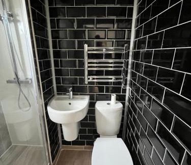 Custom House Apartamento | 1BD Flat with Patio - 5 min to London City Airport