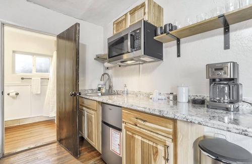 West Colorado Springs Apartamento | 1BD Suite Trails & Garden of the Gods Dogs Welcome!