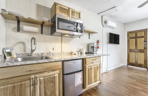 West Colorado Springs Apartamento | 1BD Suite Trails & Garden of the Gods Dogs Welcome!