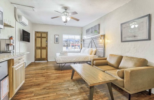 West Colorado Springs Apartamento | 1BD Suite Trails & Garden of the Gods Dogs Welcome!