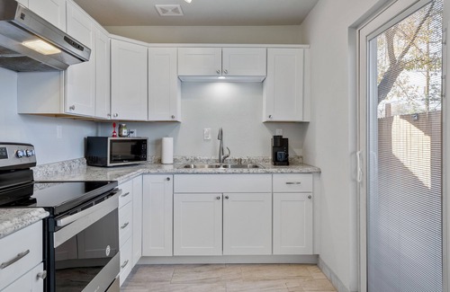 University Heights Apartamento | 1bd1ba Apartment 6min drive to UNM Hospital 5min drive to Presbyterian Hospital.