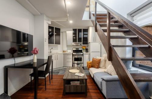 Downtown Montreal Apartamento | 1BDR Mezzanine-Bishop-Vibe Central MTL