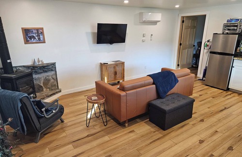 Mariposa Casa | 1Bed/1Bath Newly Remodeled Full Kitchen ne ar main street 44 miles from Yosemite