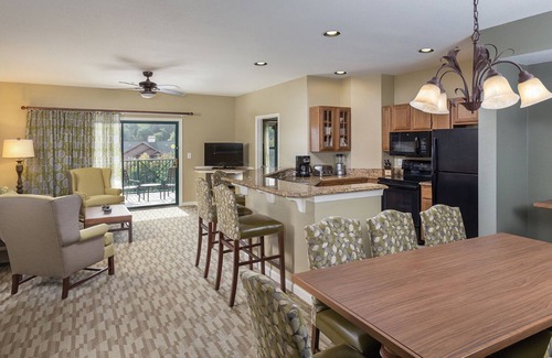 Sevierville Complejo | 1Bed/1Bath - Smoky Mountains Retreat! Stunning Views, Pools, and More!