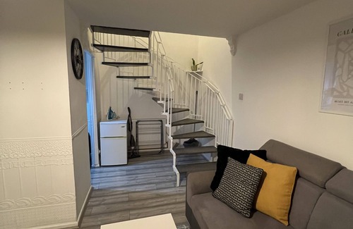Seisdon Casa | 1Bed House with Driveway