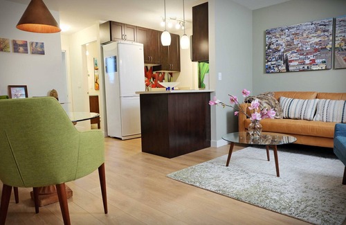 Sappertown Casa | 1Bedrm+Den/Office Suite with a Mid-century Modern Vibe - EXTENDED Stays Welcome