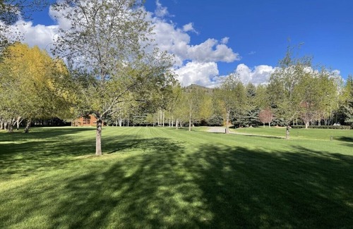 Sun Valley Cabina | 1Bedroom With 3 Bunk Beds + A Pull Out Sofa Bed