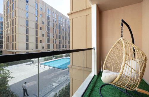 Sharjah Apartamento | 1BHK Poolview Apartment With Balcony - Timber Retreat