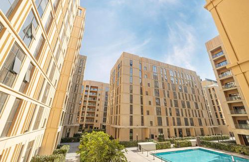 Sharjah Apartamento | 1BHK Poolview Apartment With Balcony - Timber Retreat