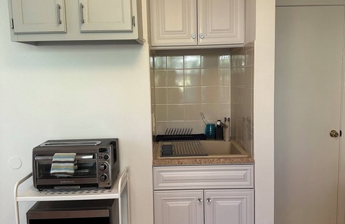Atlantic Beach Casa | 1Block to Atlantic Beach Access - Private 1/1 Suite with fenced yard, dogs OK.