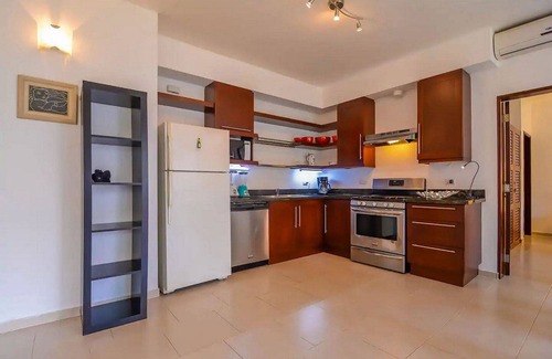 La Esplanada Apartamento | 1BR/1BA Beachside condo: Savor poolside living with parking included