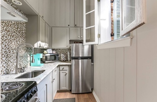 South 7th Ward Condominio | 1BR 1BA Condo w/pool near Bourbon St - 3 min walk