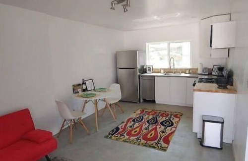 Downtown Los Angeles Apartamento | 1BR 1Ba OASIS - DTLA/USC, Garage, Yard, Balcony