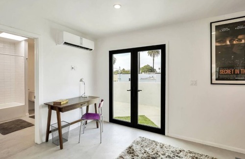 Downtown Los Angeles Apartamento | 1BR 1Ba OASIS - DTLA/USC, Garage, Yard, Balcony