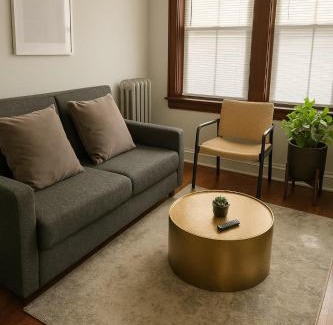 Cragin Apartamento | 1BR 1BA Windy City Hideout - Lockwood rep