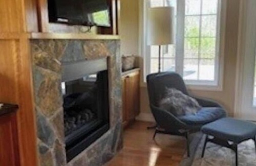 Bearspaw Apartamento | 1BR 1Bath Home in Calgary.