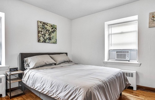Cedarburg Apartamento | 1BR/1BTH Apt/Beautifully Renovated/Walk to Downtown/Festivals/Historic 4 Plex